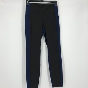 🎉 5/$25 AVIA Black And Navy Blue Legging Size M